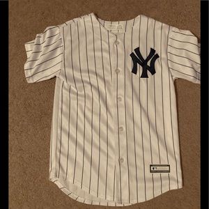 NY Yankee shirt
